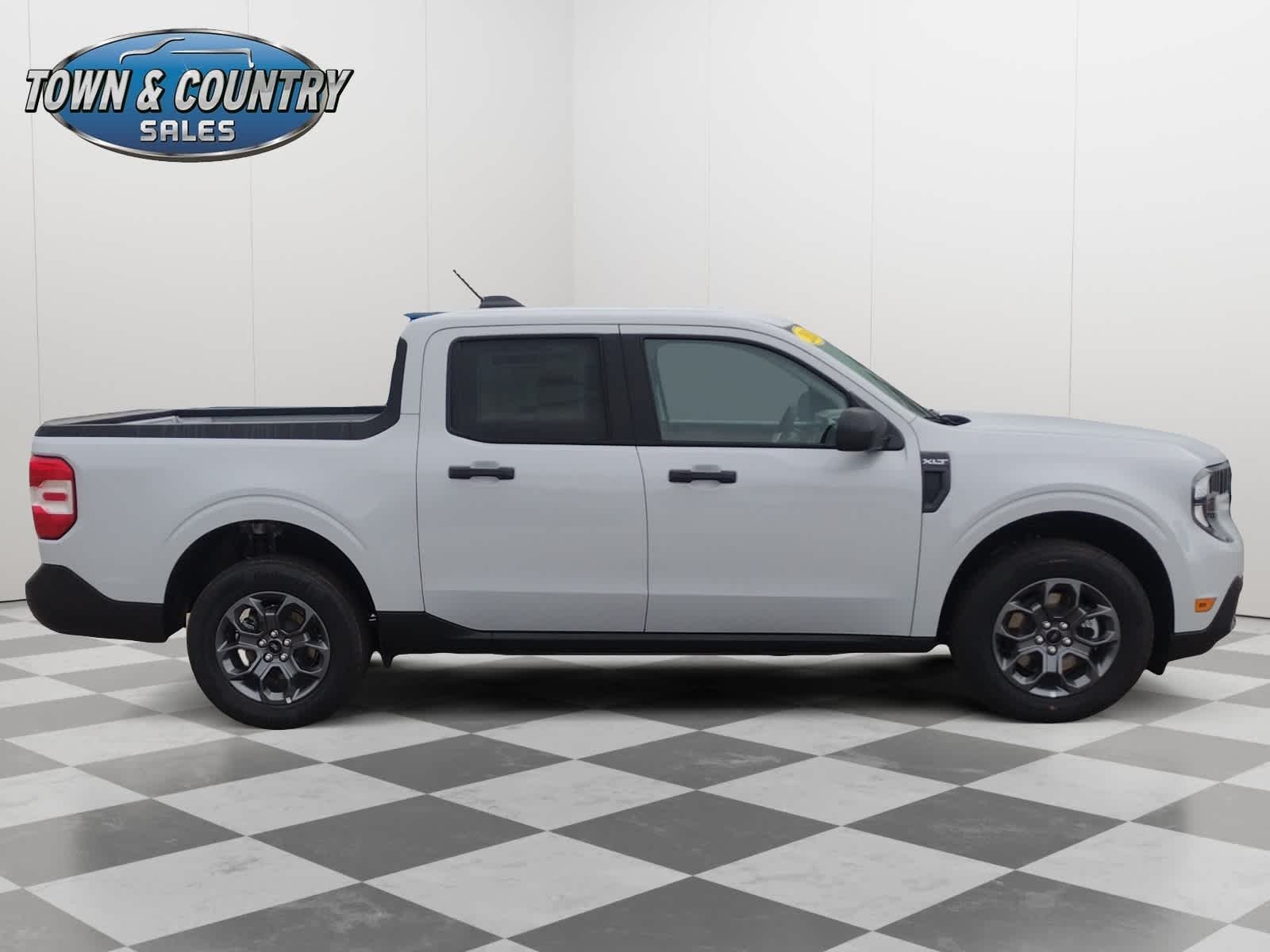 New 2026 Space White Metallic Ford XLT image 8