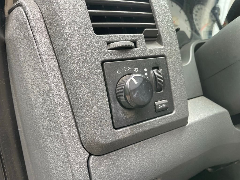 Used 2008 Bright Silver Metallic Clearcoat Dodge ST image 10
