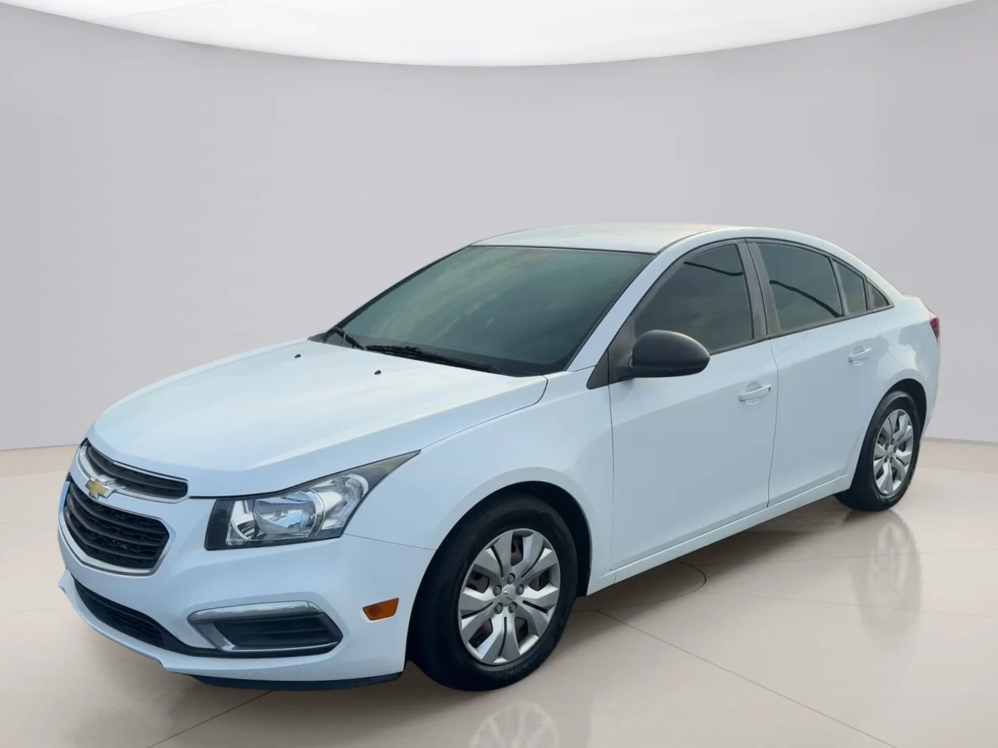 Used 2015 White Chevrolet L image 1