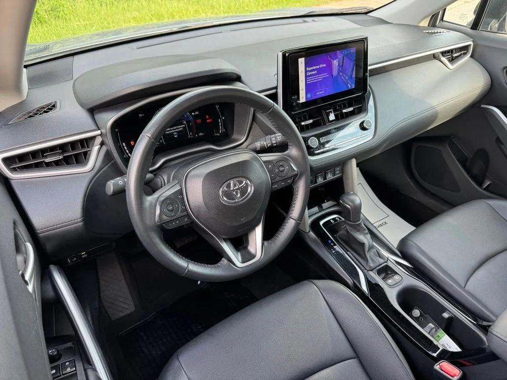 Used 2025 Silver Toyota XLE image 3