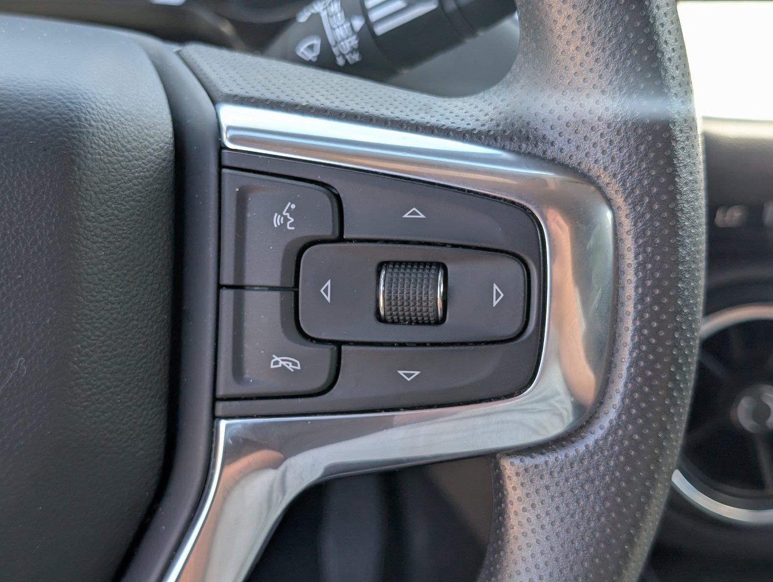 Used 2025 Riptide Blue Metallic Chevrolet 2LT image 29