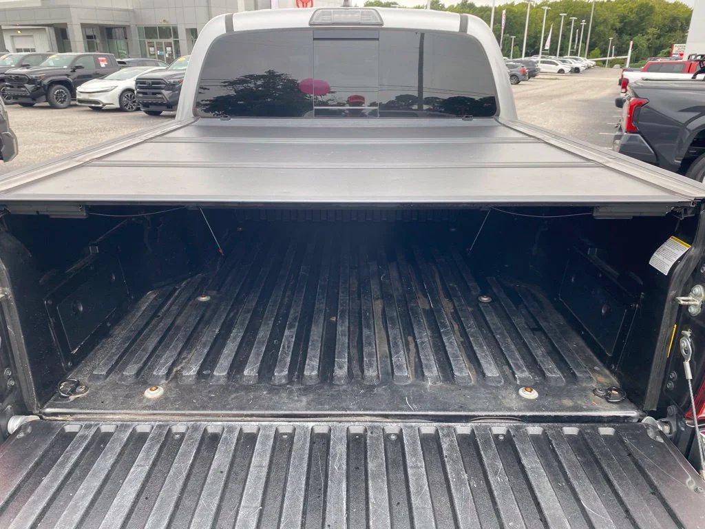 Used 2018 Silver Toyota SR5 image 10