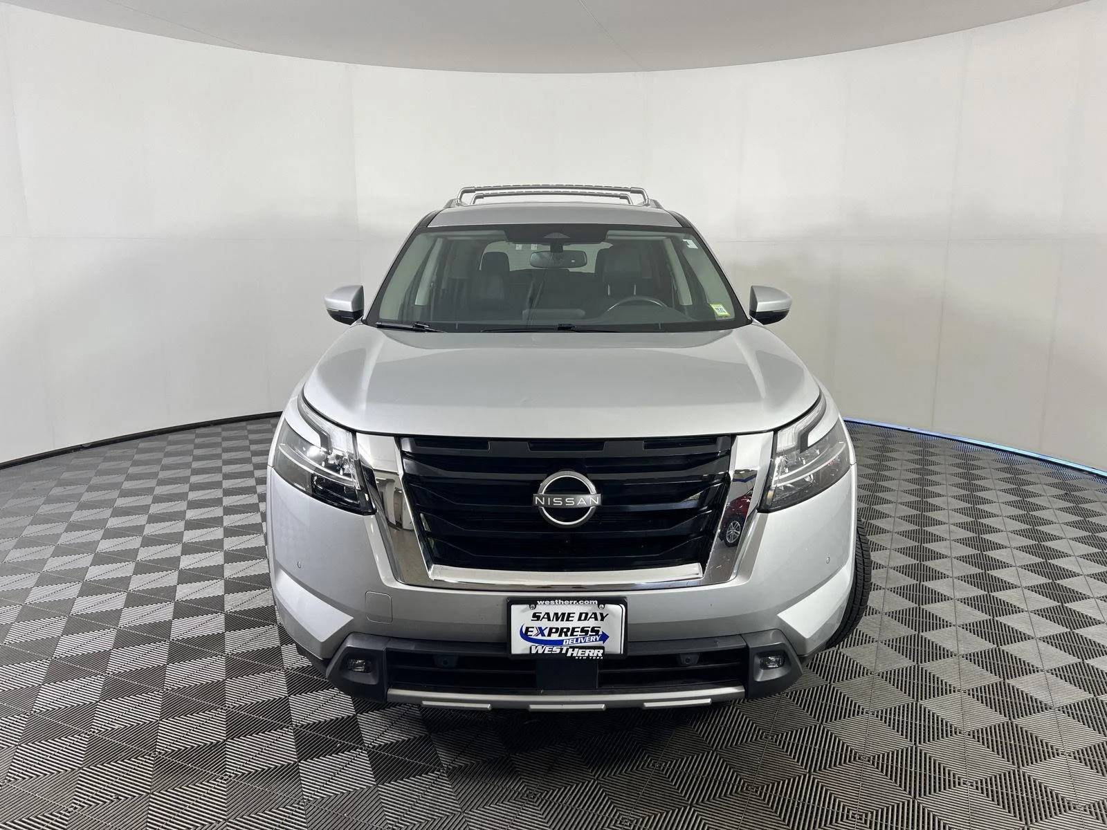 Used 2022 Brilliant Silver Metallic Nissan SL image 2