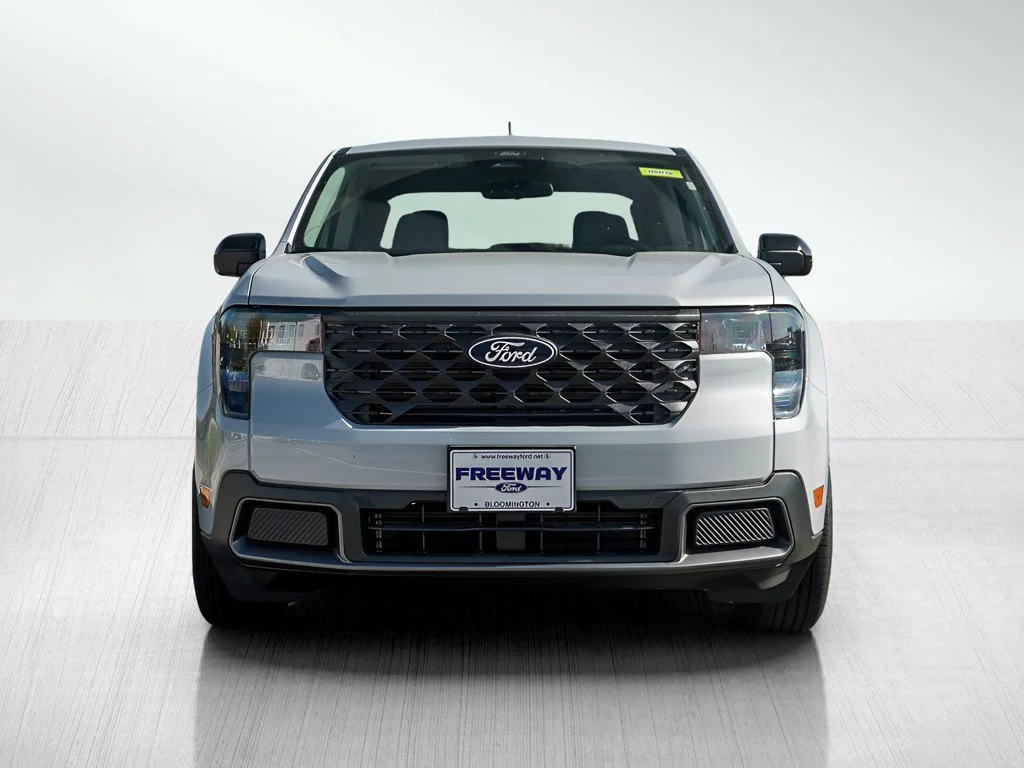 New 2026 Space White Metallic Ford XLT image 2