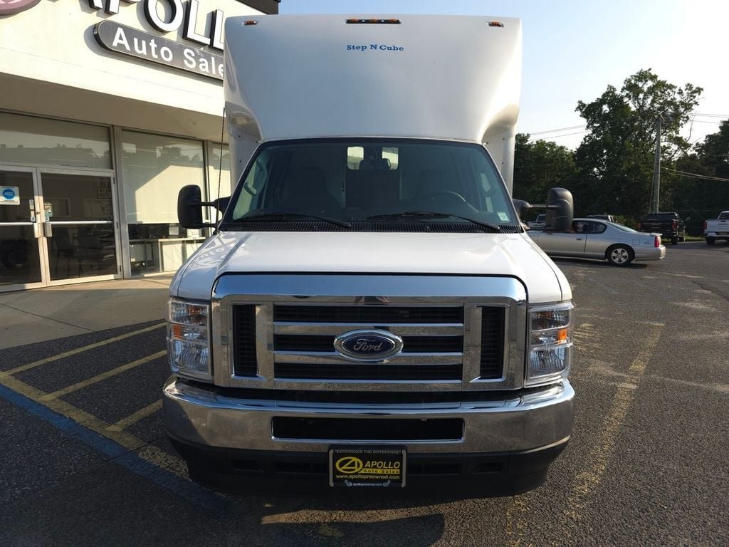 2023 Ford E-450 photo 2