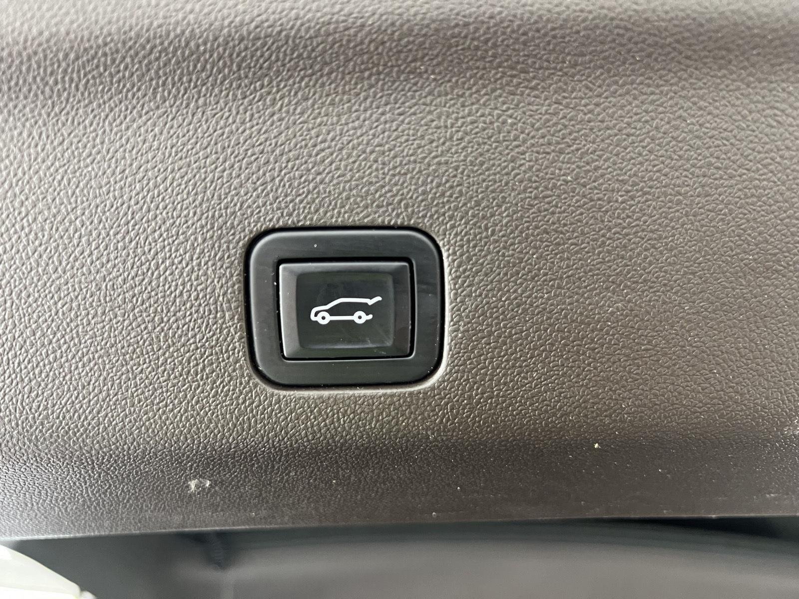 Used 2022 White Frost GMC SLT image 28