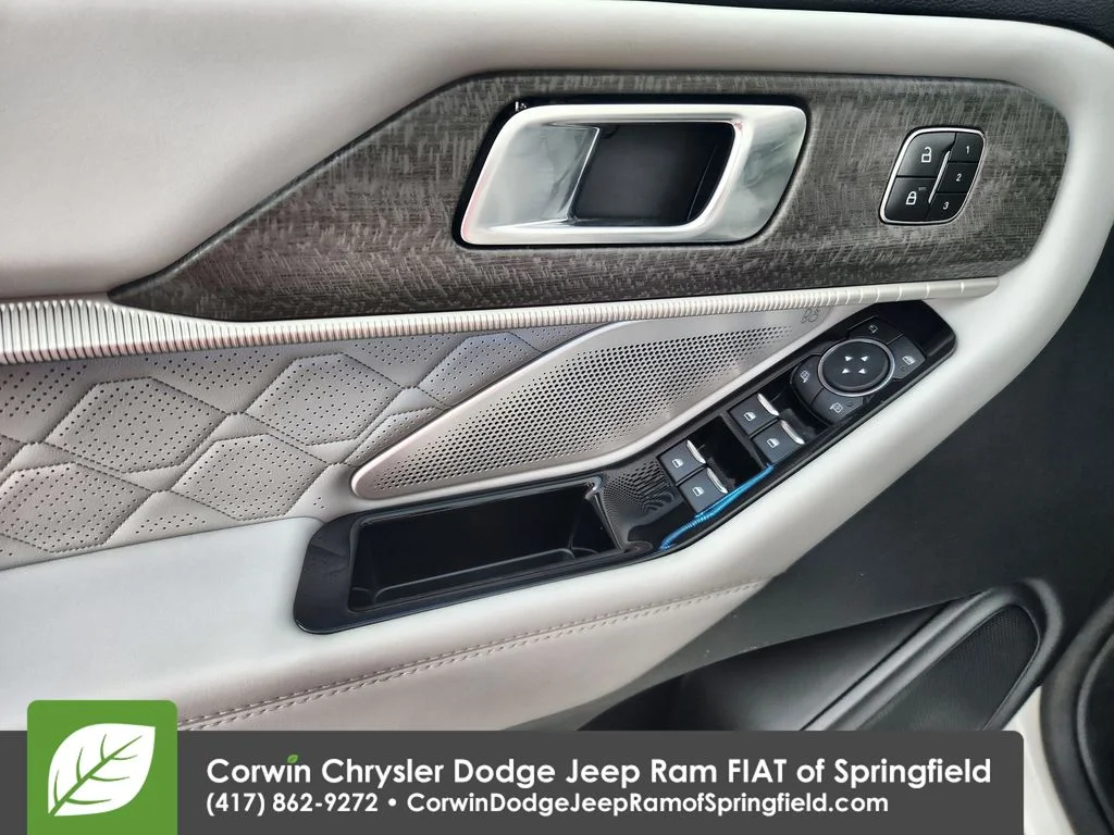 Used 2025 White Ford Platinum image 21