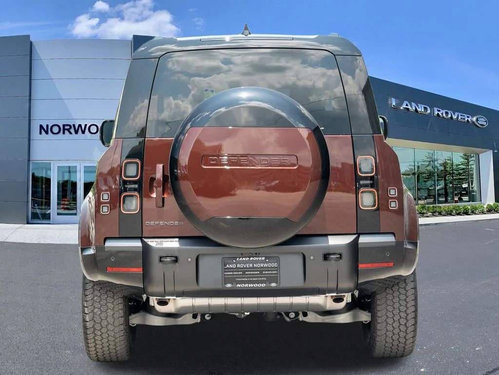 New 2026 Sedona Red Land Rover X image 5