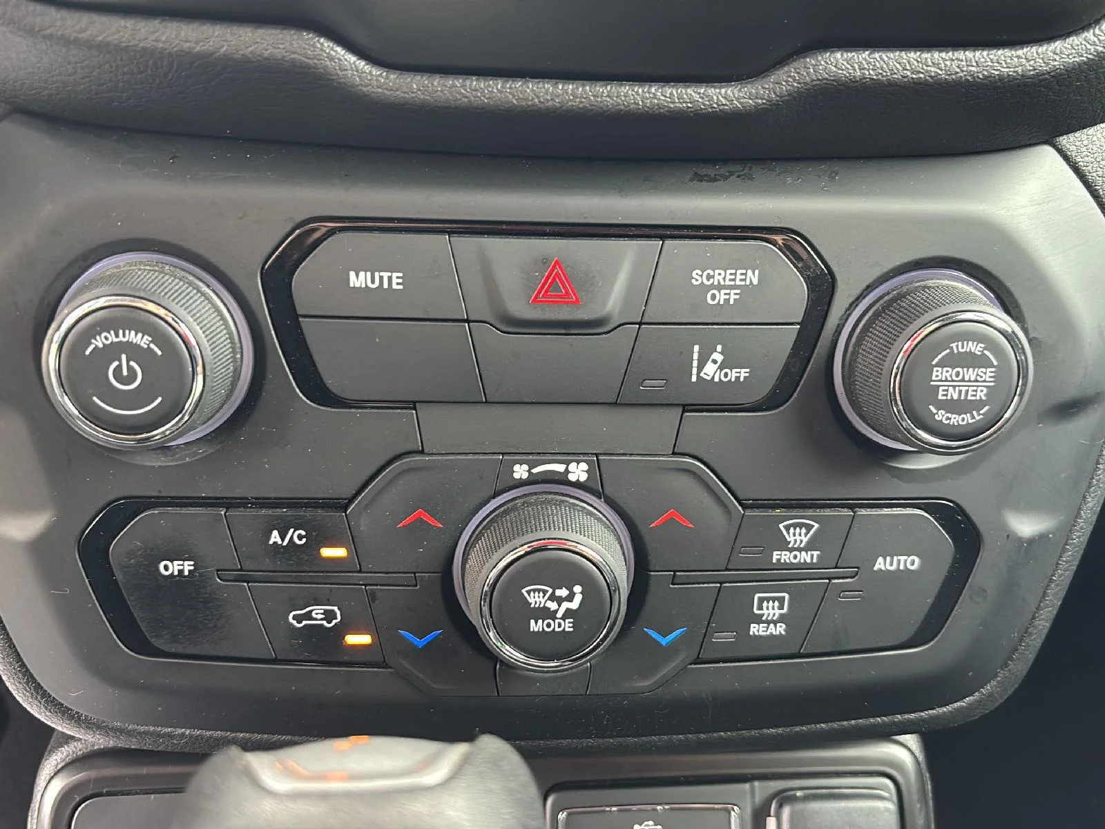 Used 2022 Alpine White Clearcoat Jeep Sport image 18