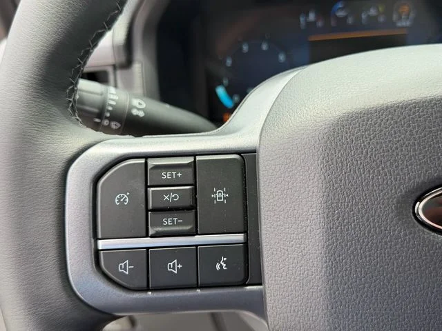 New 2026 Oxford White Ford XLT image 15