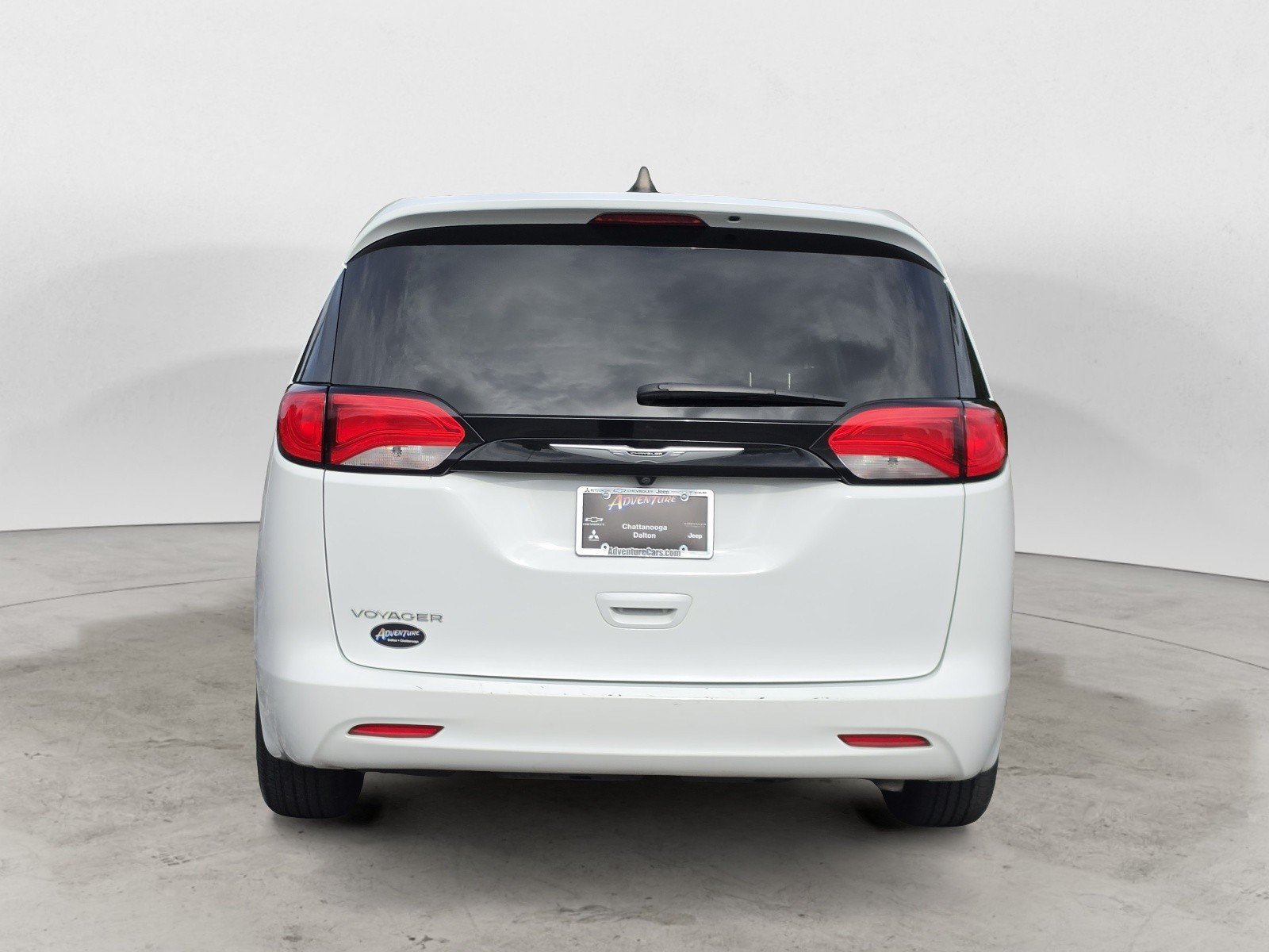 Used 2023 Bright White Clearcoat Chrysler LX image 4