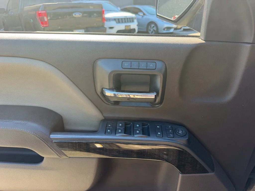 Used 2015 Silver GMC Denali image 11