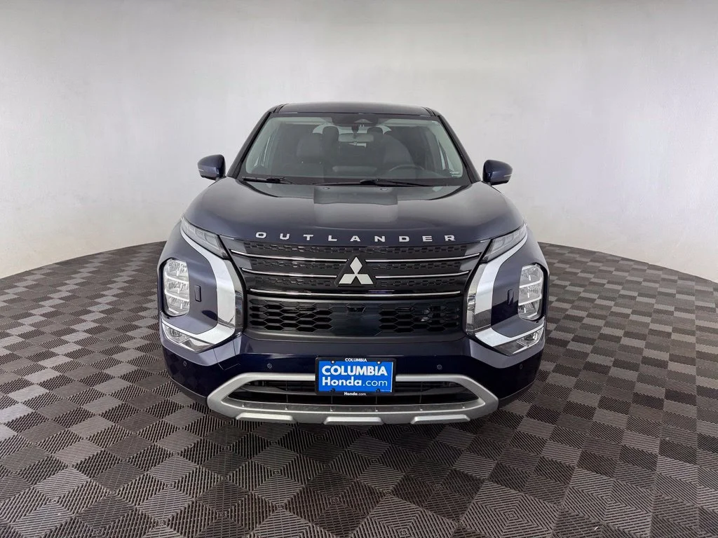 Used 2023 Blue Mitsubishi SE image 2