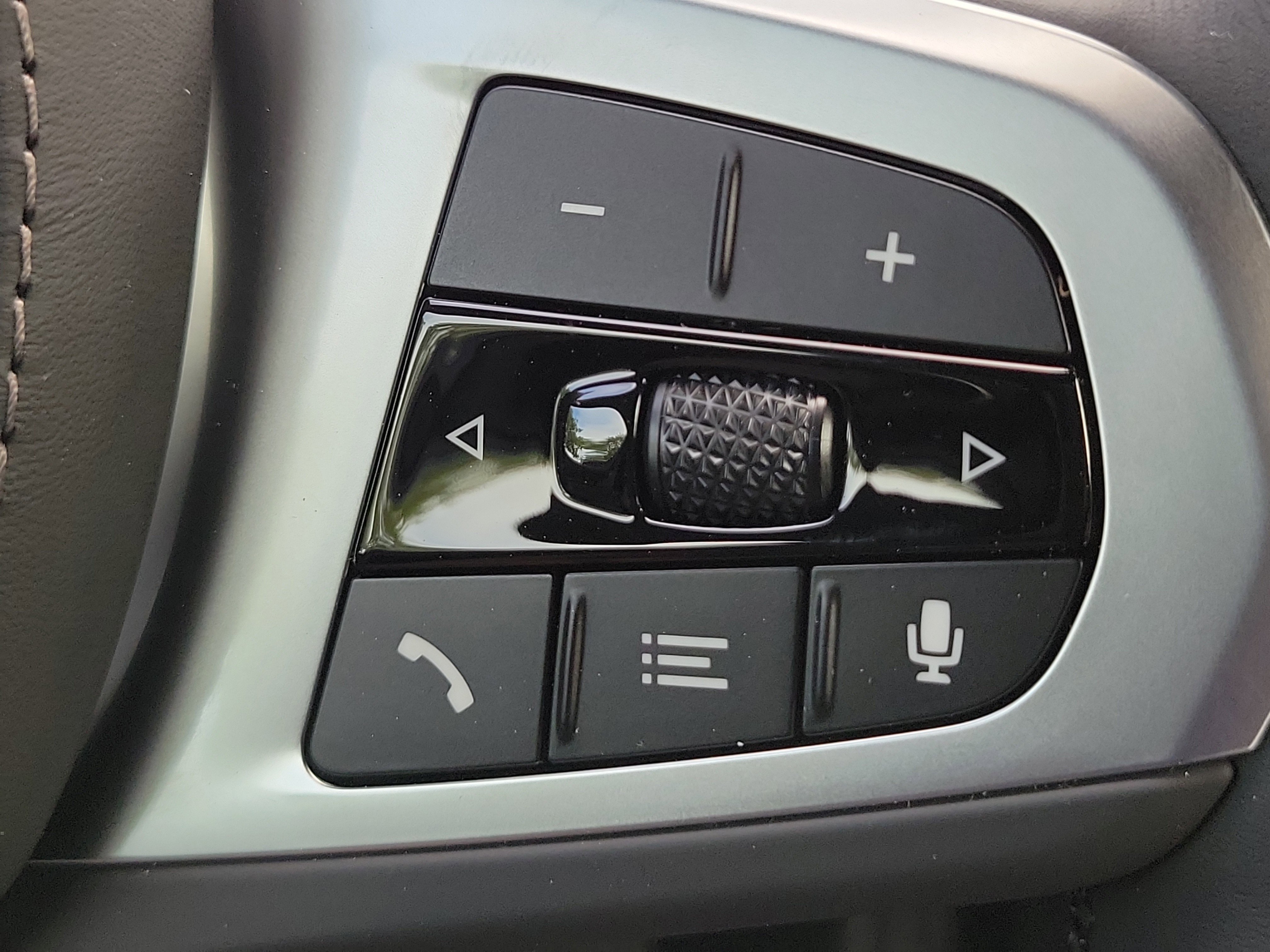 New 2026 Brooklyn Grey Metallic BMW xDrive40i image 25