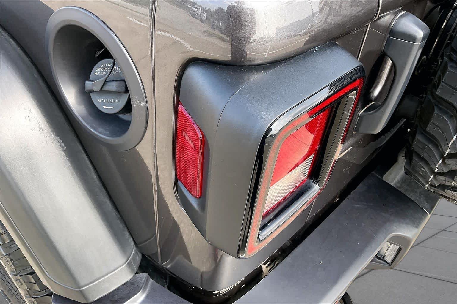 Used 2025 Granite Crystal Metallic Clearcoat Jeep Willys image 27