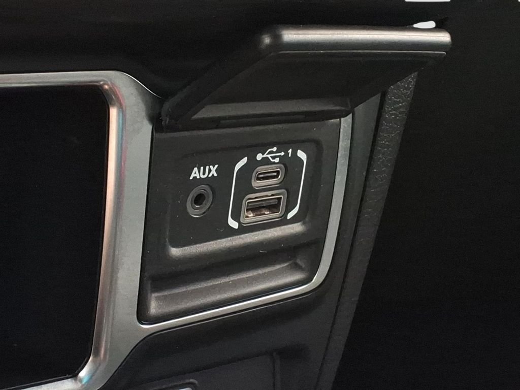 Used 2024 Anvil Clearcoat Jeep Sport image 19