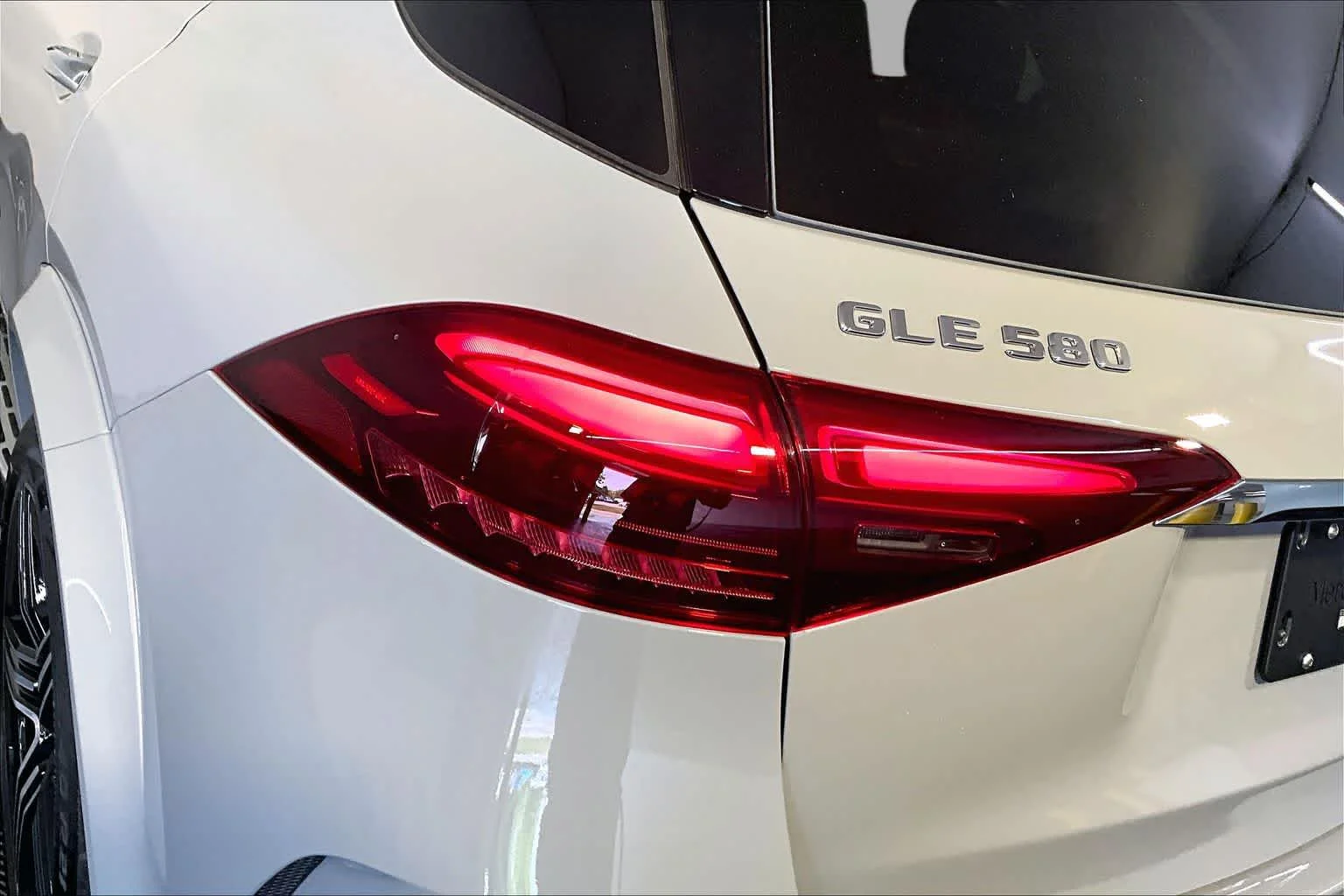 New 2026 MANUFAKTUR Alpine Grey Mercedes-Benz GLE 580 image 5