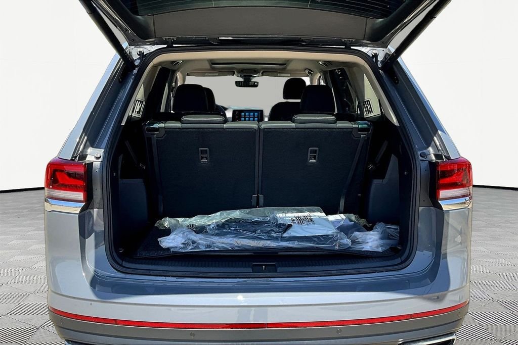 New 2026 Gray Volkswagen SE w/Technology image 27