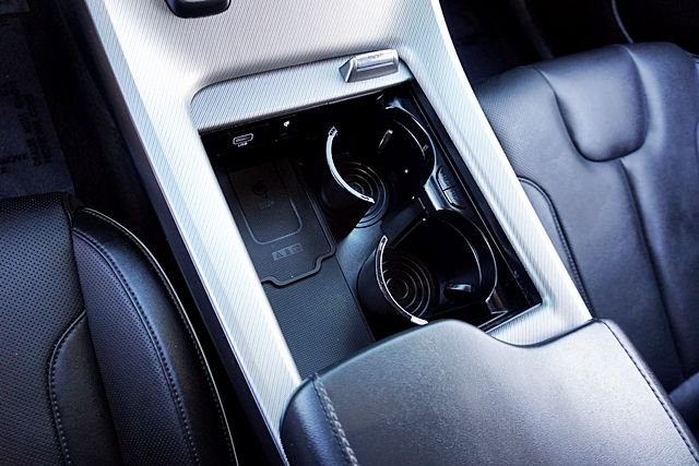 Used 2025 Silver Hyundai SEL image 30