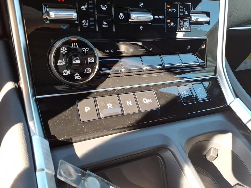 New 2026 Alpine Metallic / Super Black Two-tone Nissan Platinum Reserve image 21