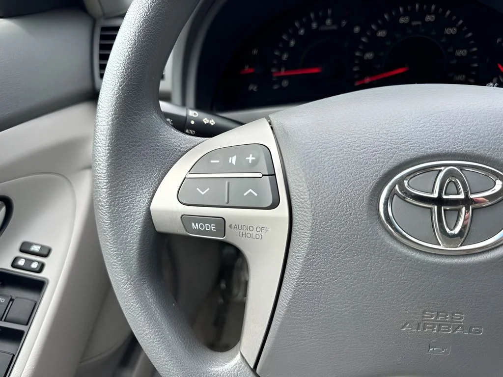 Used 2008 Gray Toyota LE image 14