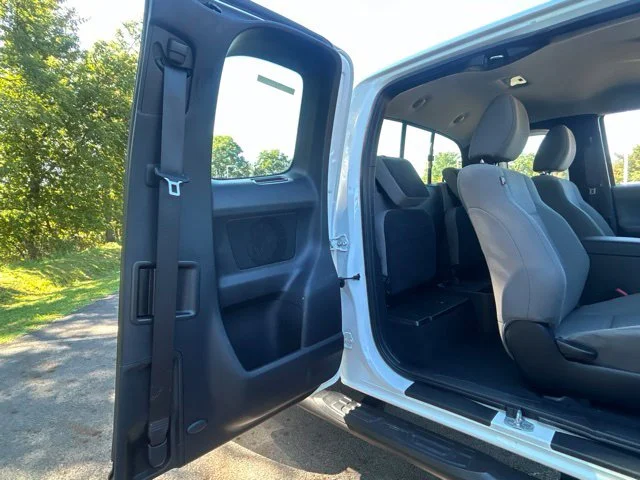 Used 2016 White Toyota SR image 31