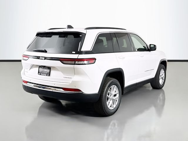 New 2026 Bright White Clear-Coat Exterior Paint Jeep Laredo X image 7