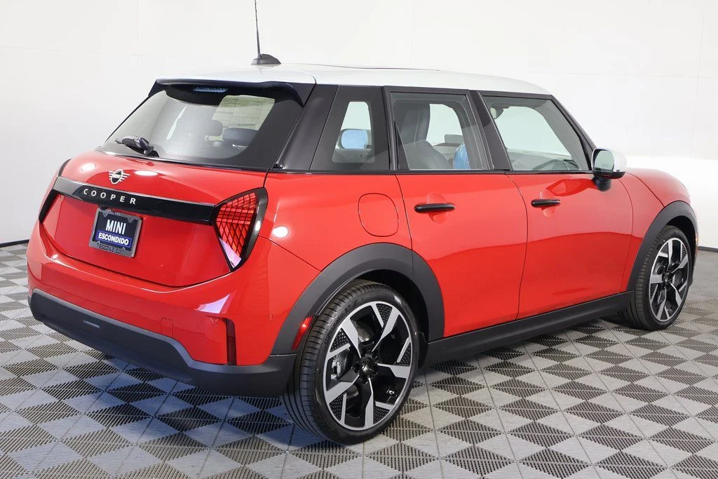 New 2026 Chili Red MINI Iconic image 2