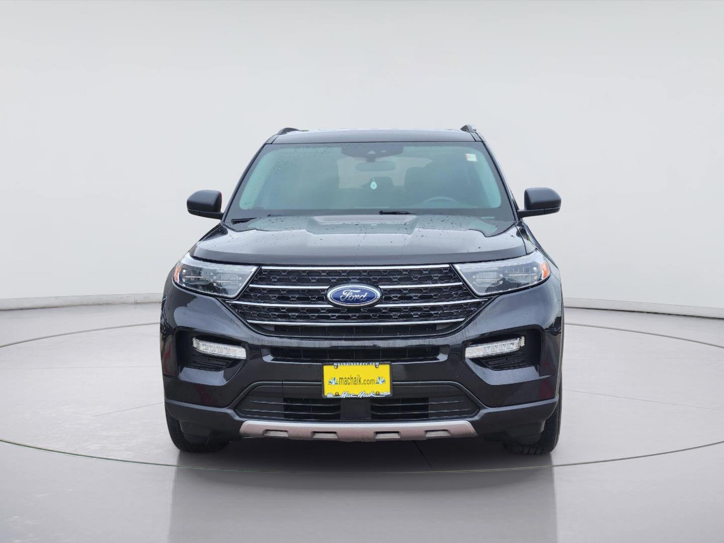 2023 Ford Explorer photo 2 of 34