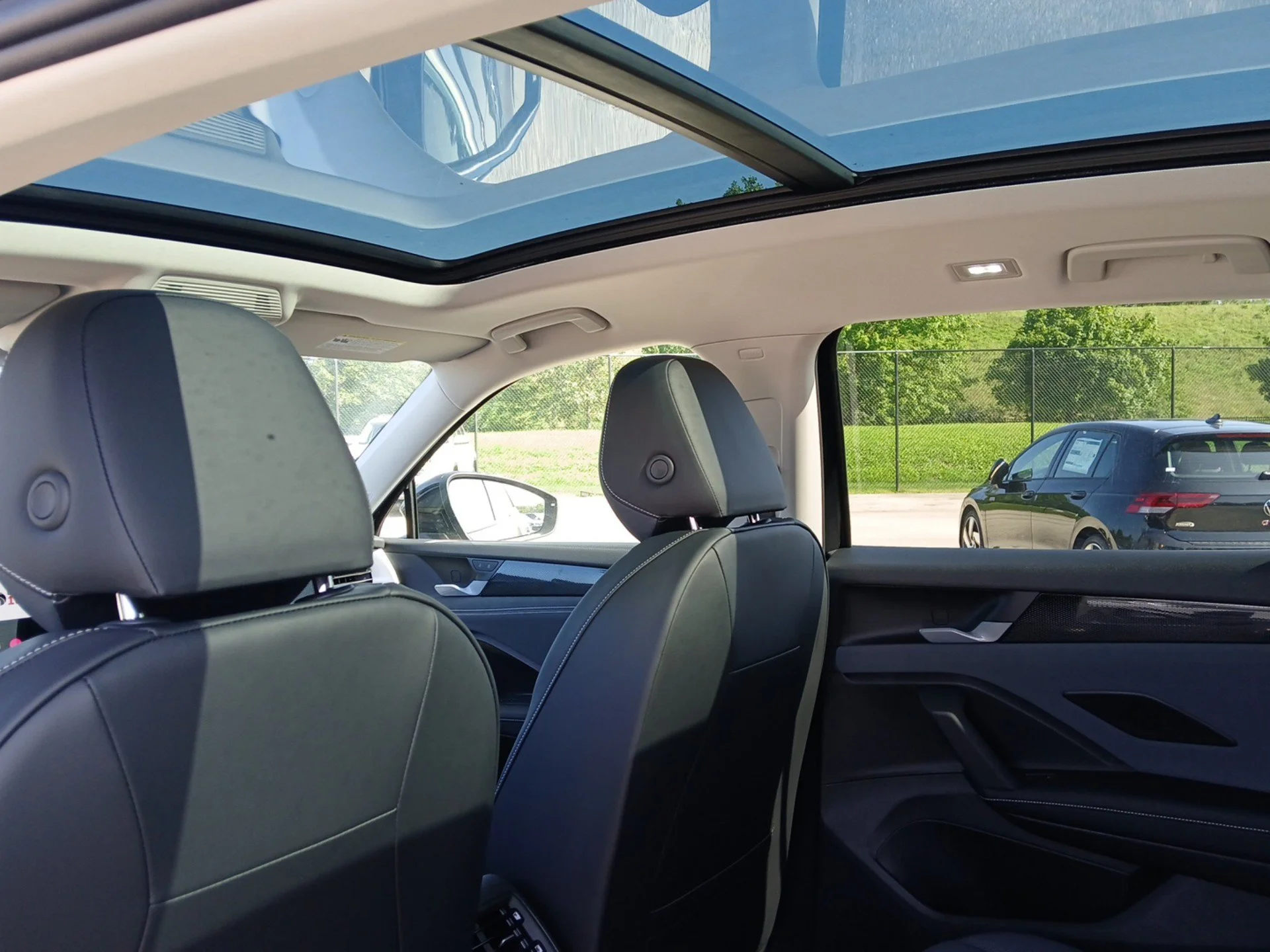 New 2026 Deep Black Pearl Volkswagen SE image 21