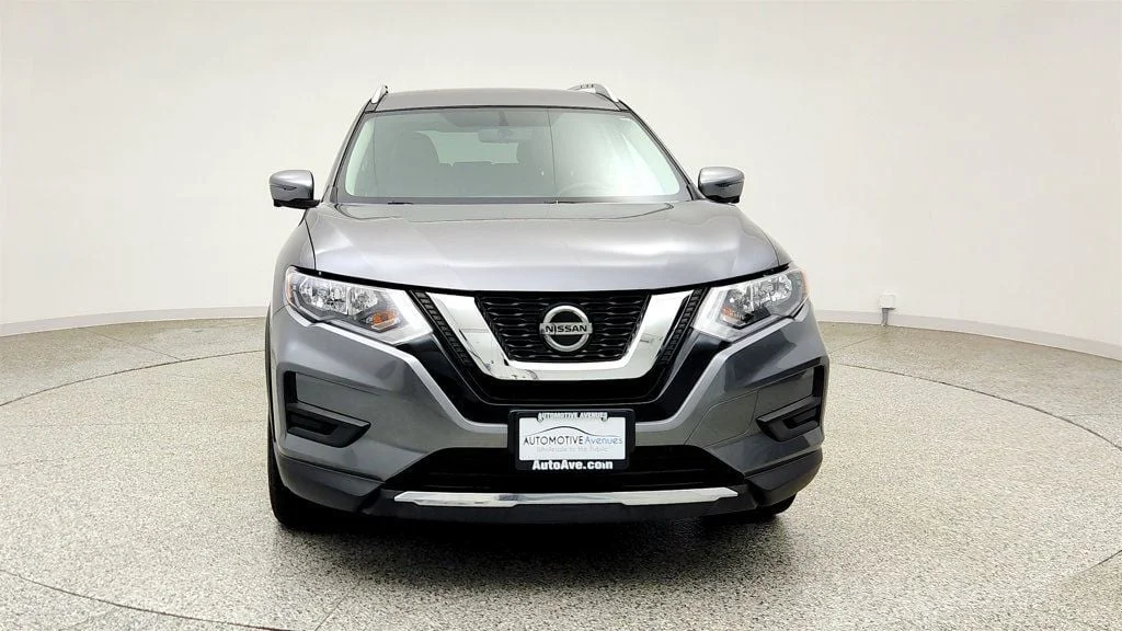 Used 2018 Gun Metallic Nissan AWD SV w/ Premium Package & Navigation image 2