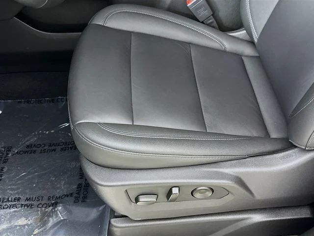 Used 2025 Gray Chevrolet Z71 image 20