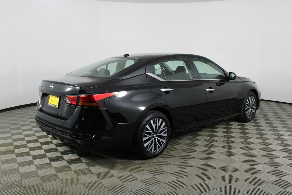 Used 2025 Black Nissan 2.5 SV image 5