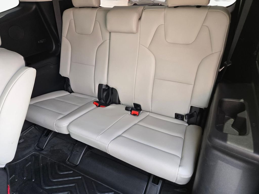 Used 2025 Black Kia S image 19