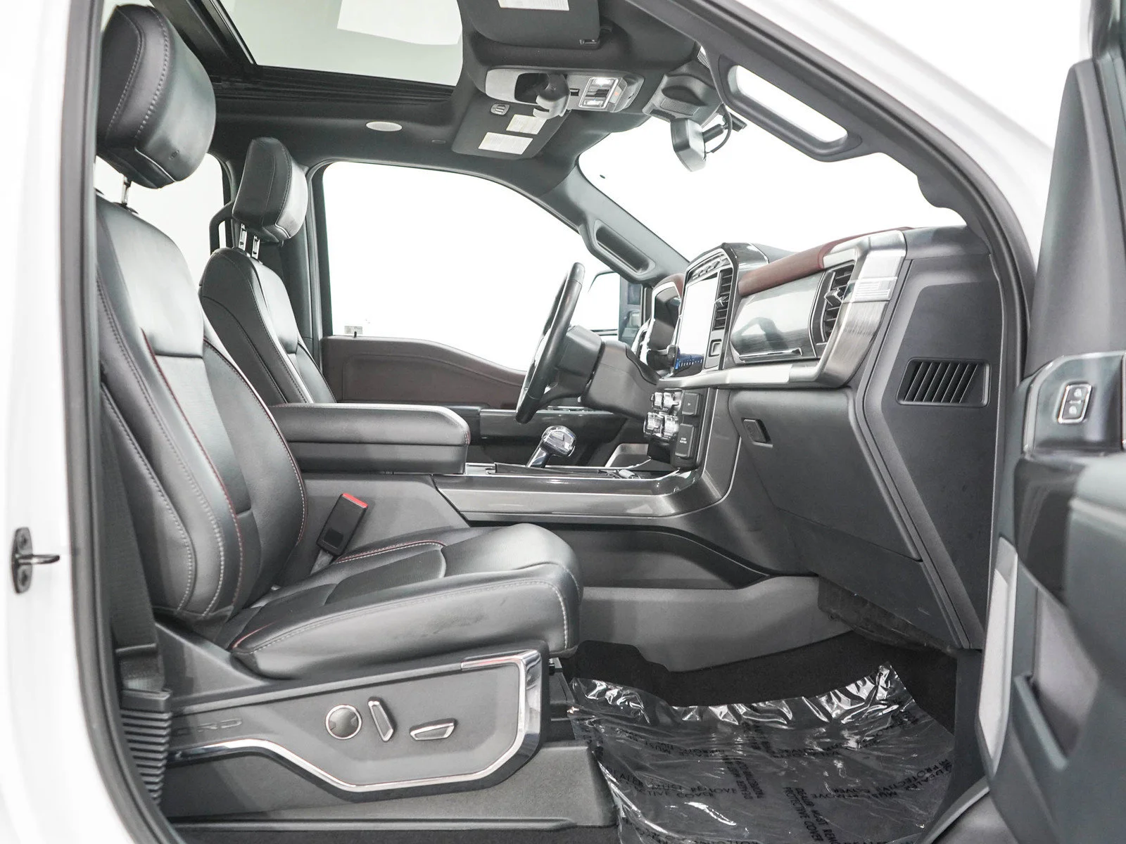 Used 2023  Ford Lariat image 11