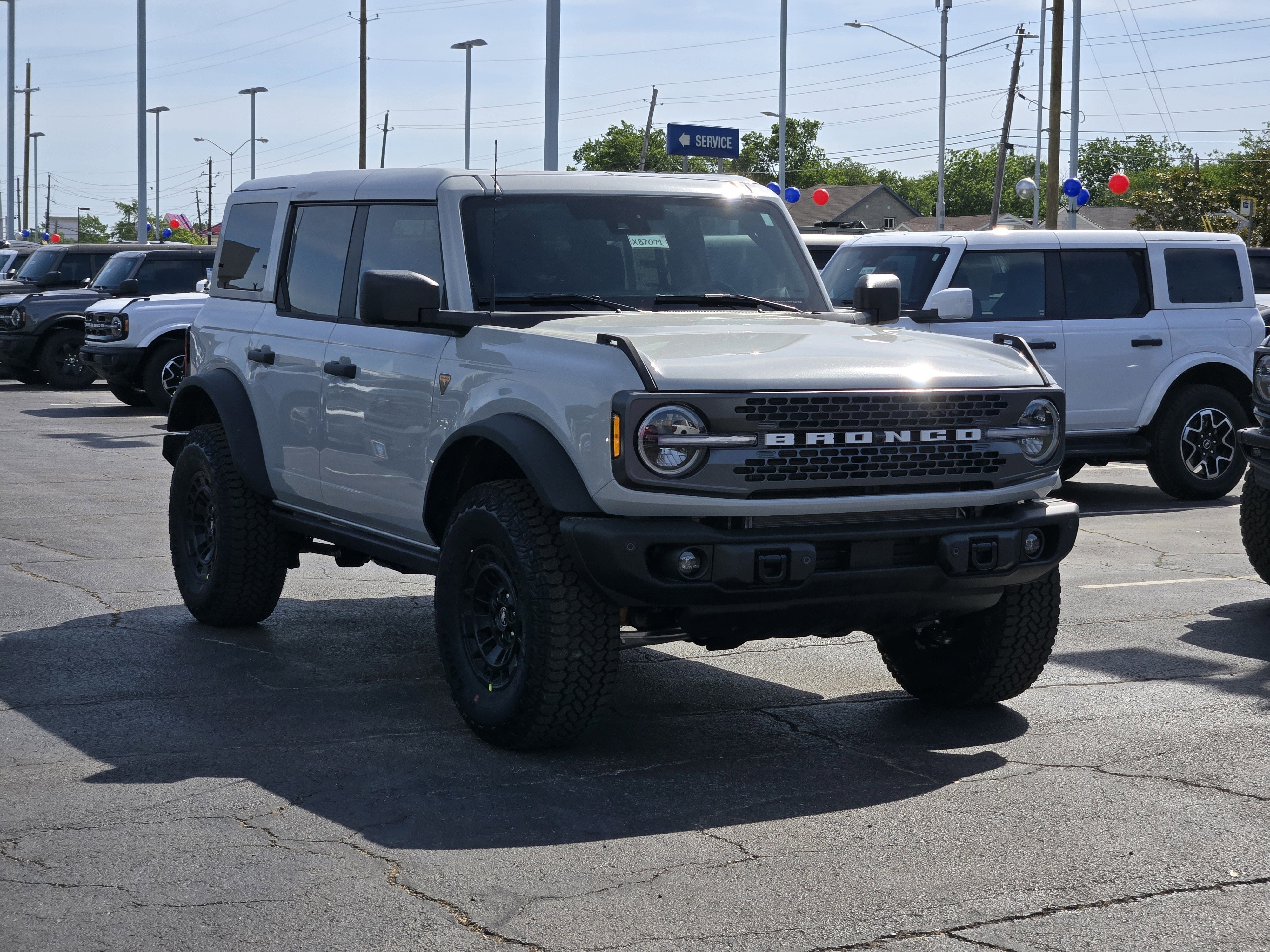 New 2026 Avalanche Gray Ford Badlands image 2