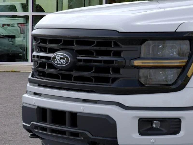 New 2025 Oxford White Ford XLT image 17