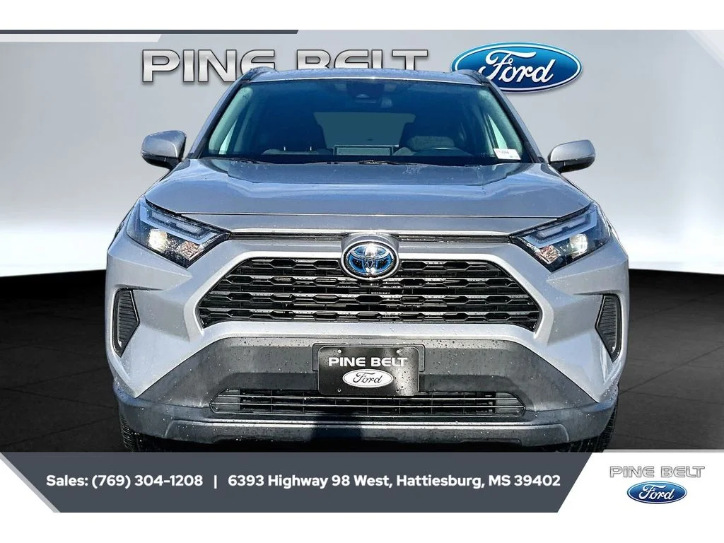 2024 Toyota RAV4 XLE - Photo 3