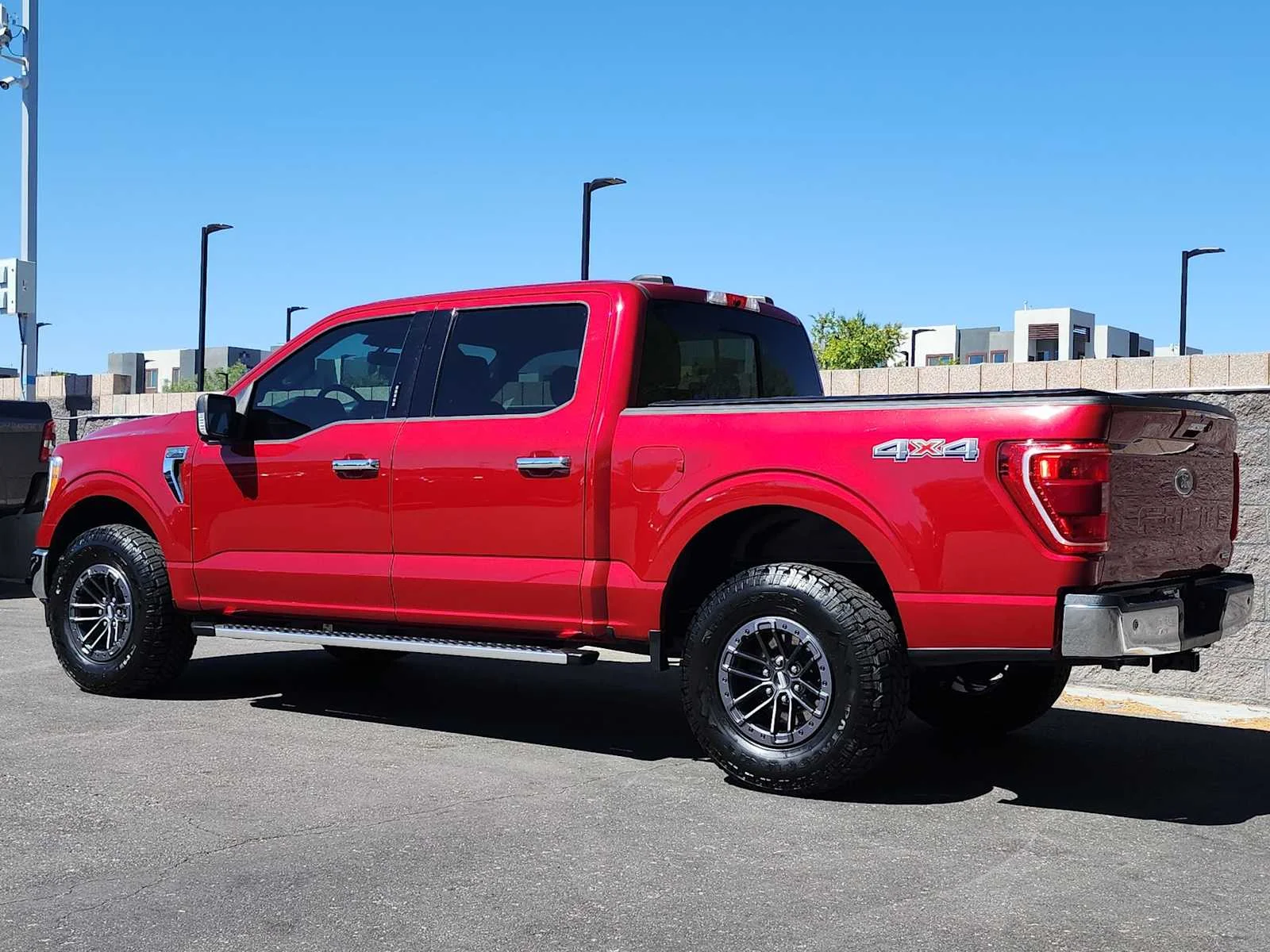 Used 2022 Rapid Red Metallic Tinted Clearcoat Ford XLT image 6