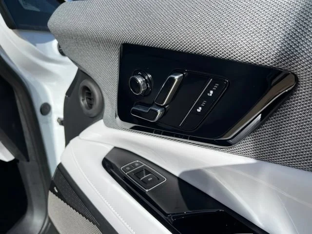 2027 Cadillac OPTIQ Luxury - Photo 26