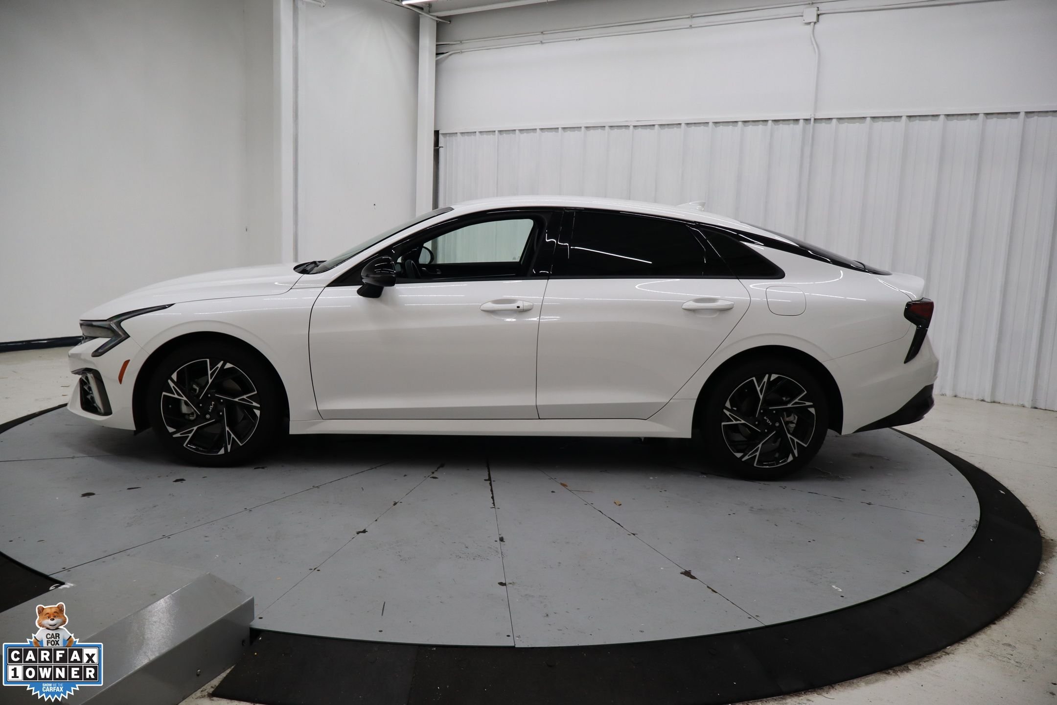 Used 2025 White Kia GT-Line image 7