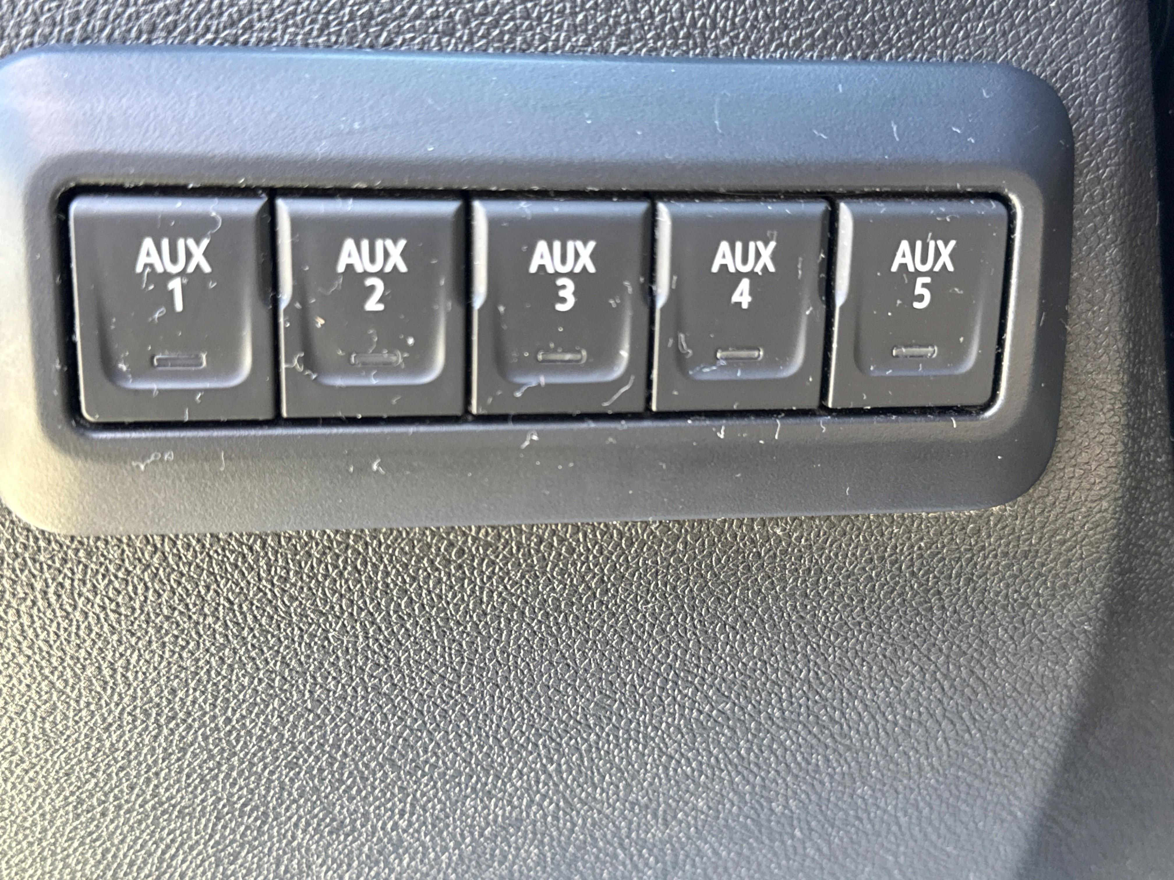 Used 2022 Silver Ice Metallic Chevrolet High Country image 19