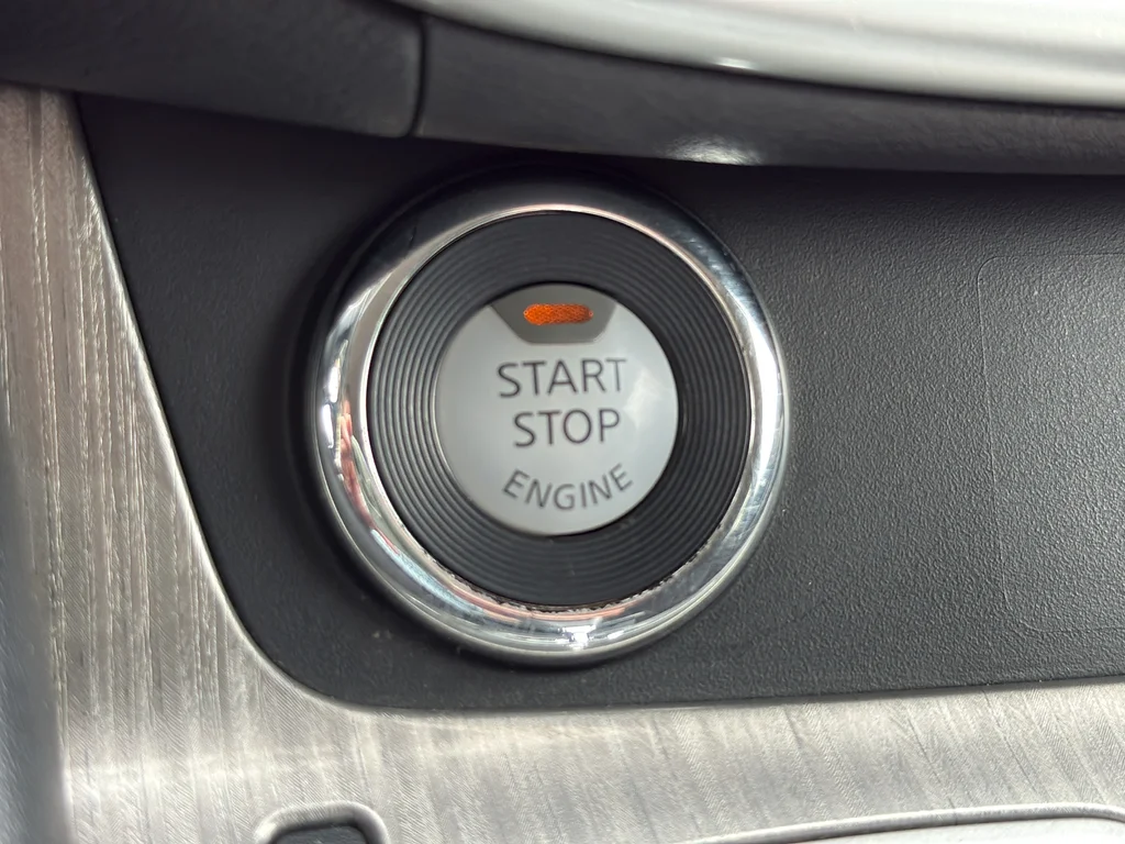 Used 2015 Orange Nissan S image 11