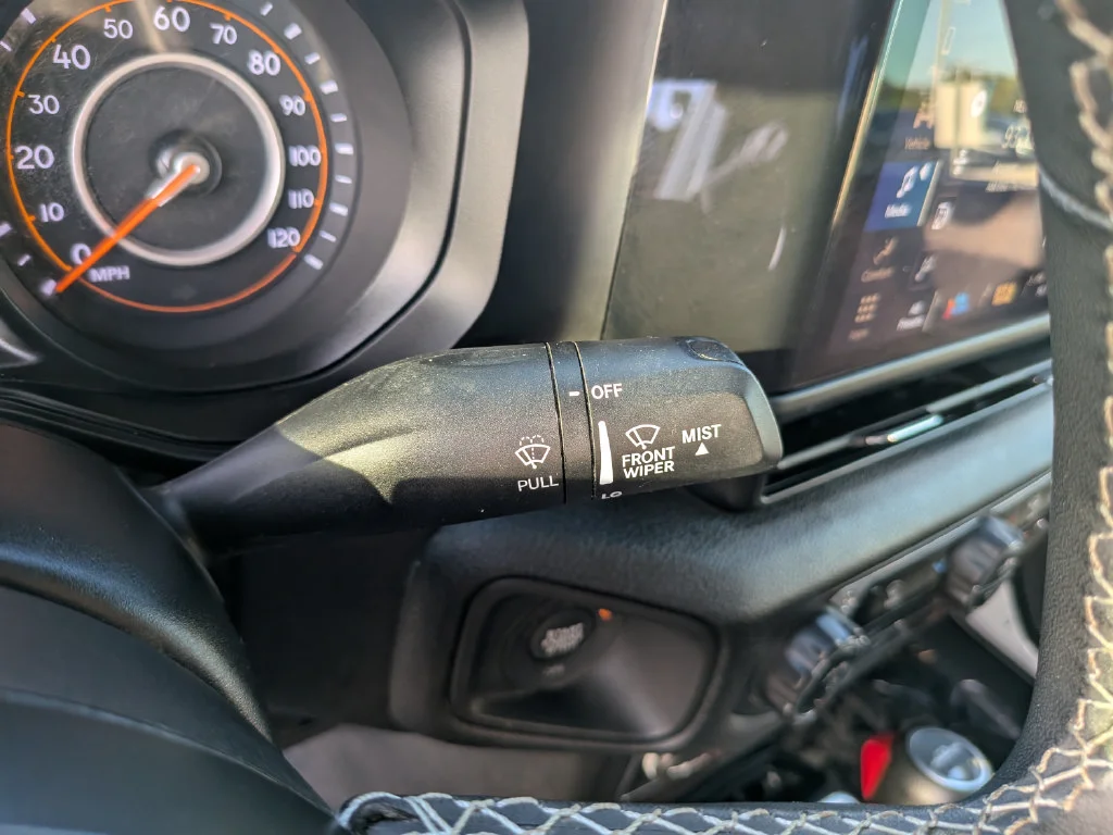 Used 2025 White Jeep Sport S image 28