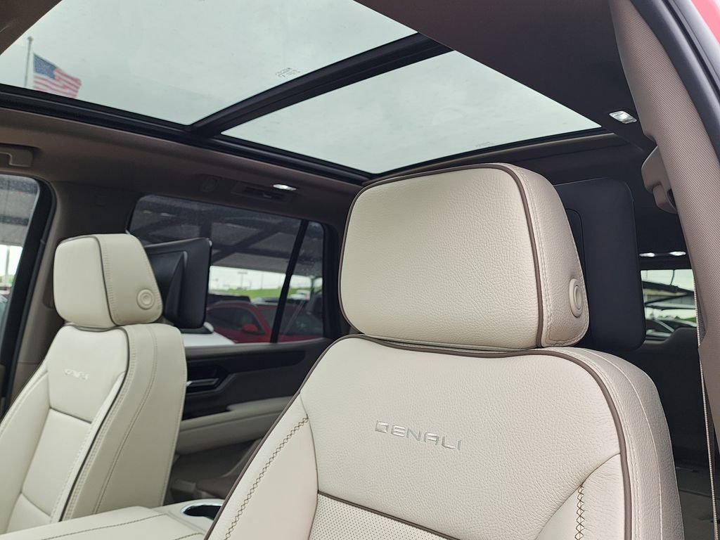 2026 GMC Yukon Denali - Photo 16