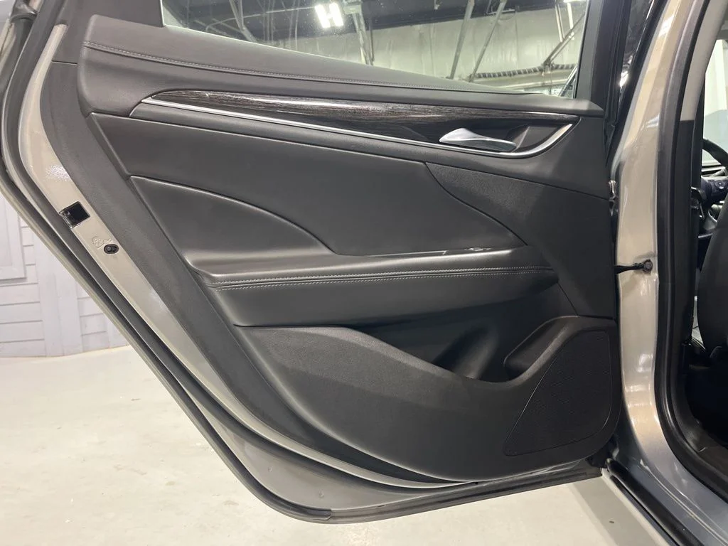 Used 2019 Pepperdust Metallic Buick Essence image 29