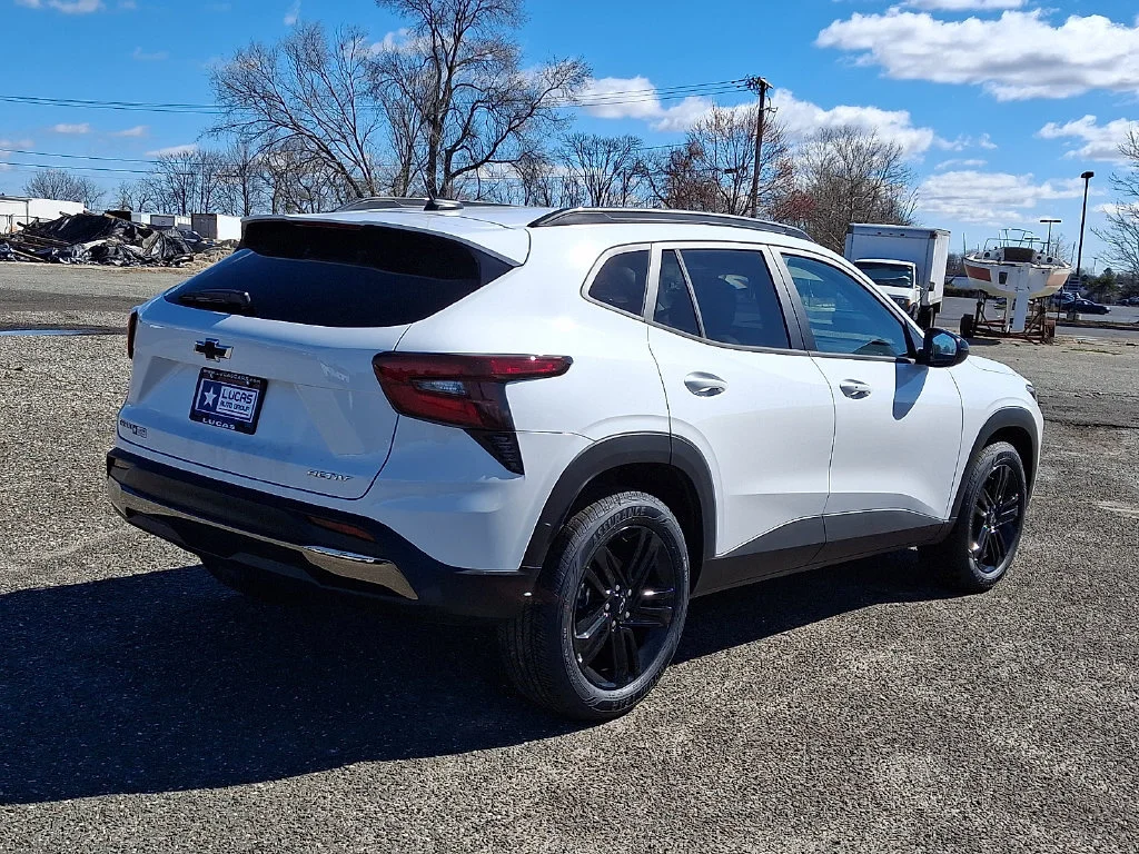 New 2026 Summit White Chevrolet ACTIV image 8