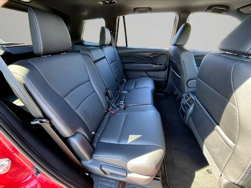 Used 2023 Radiant Red Metallic II Honda EX-L image 26