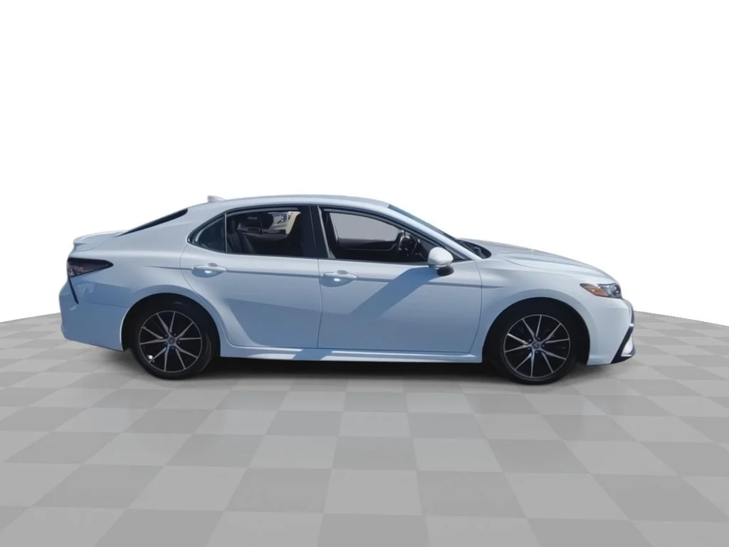 2024 Toyota Camry SE - Photo 9