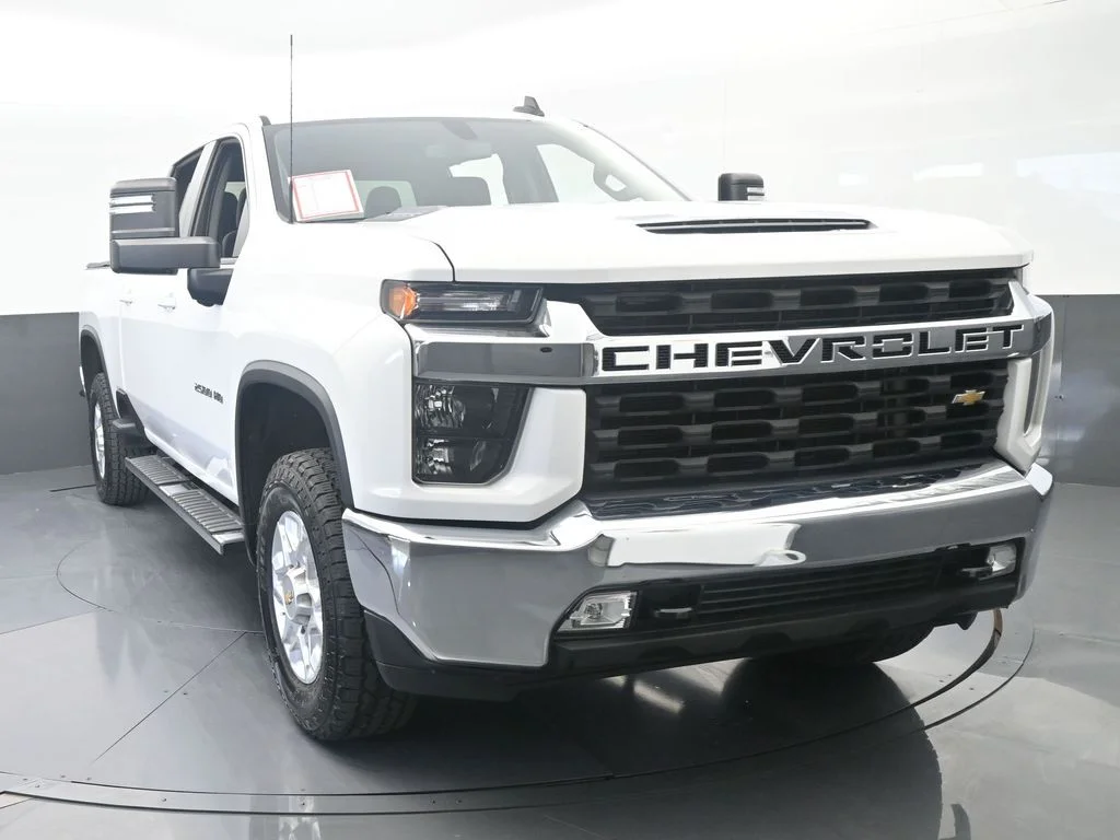 Used 2022 Summit White Chevrolet LT image 9